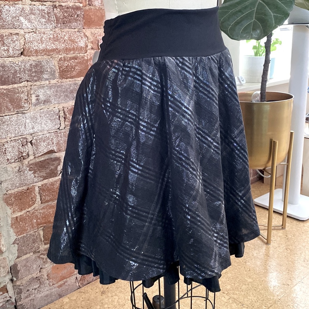 Black Plaid Skirt w/ Shimmer Accents [XL] - Picture 3 of 3